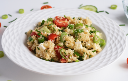 Fitness recept: üde zöldfűszeres tabbouleh saláta quinoával
