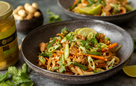 Fitness recept: Pad Thai tészta tempeh-vel és friss zöldségekkel
