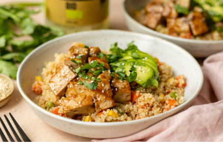 Fitness recept: quinoa pirított tofuval, zöldségekkel és avokádóval