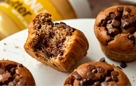 Fitness recept: banános muffin mogyoróvajjal és csokidarabokkal