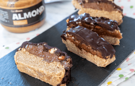 Fitness recept: Snickers szelet hozzáadott cukor nélkül, de tele ízzel